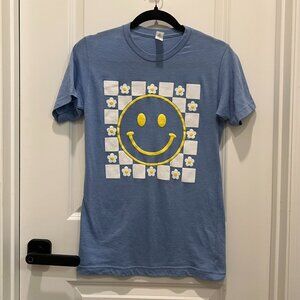 2/$12 💥♻ Tultex Light Blue Smiley Face Graphic T-Shirt | Size Small | 6399